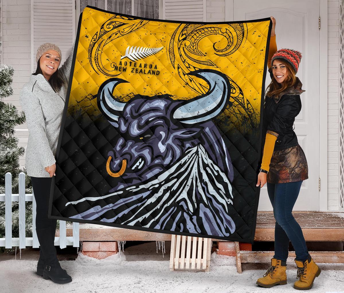 New Zealand Maori Premium Quilt Taranaki Bull - Vibe Hoodie Shop