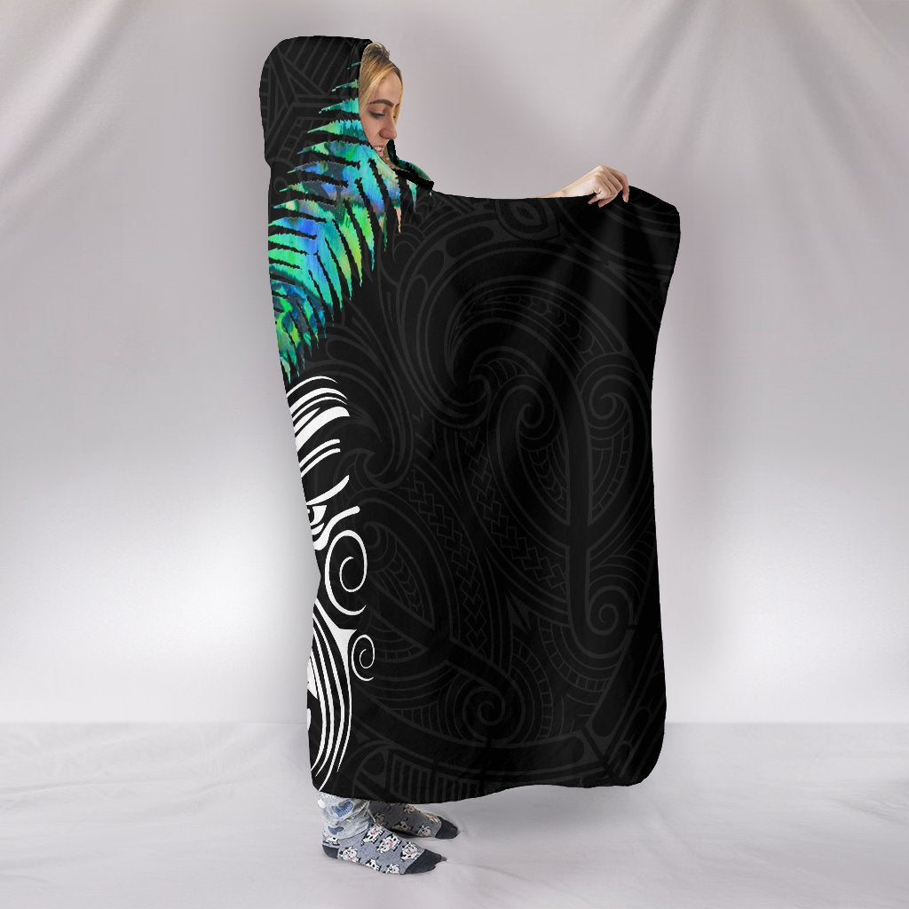 new-zealand-maori-moko-hooded-blanket-paua-shell