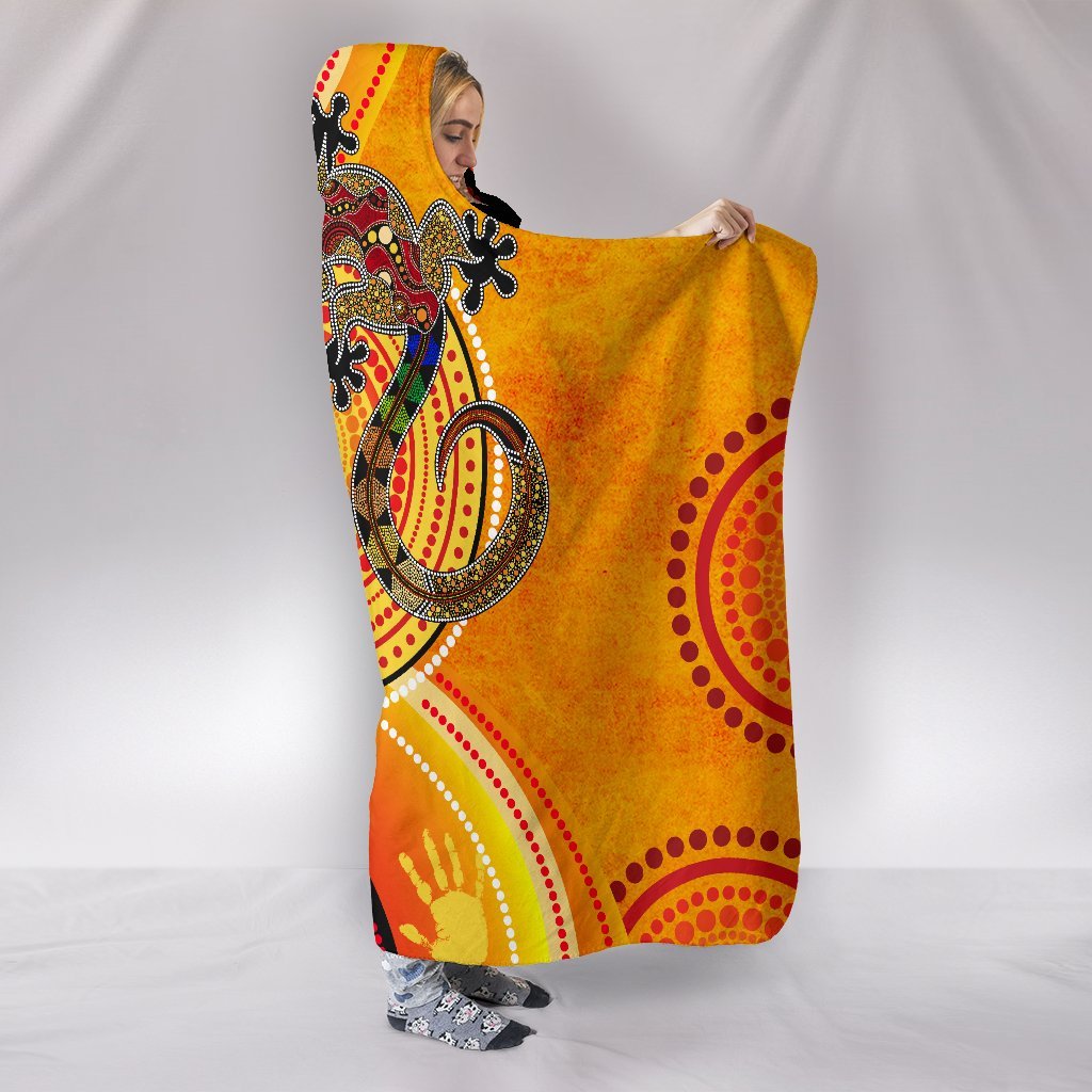 aboriginal-hooded-blanket-couple-aboriginal-lizards