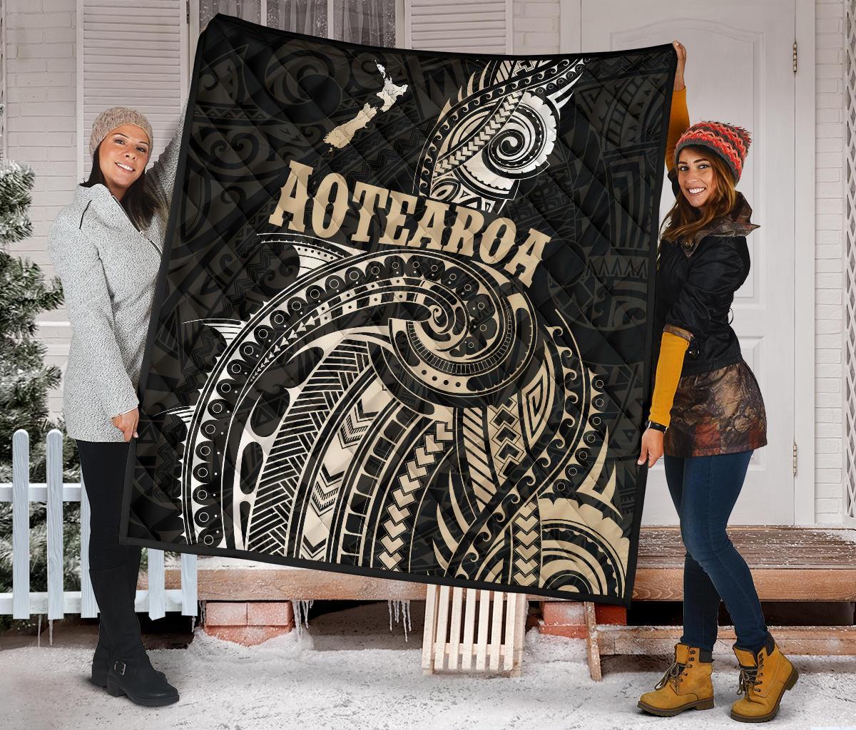 Maori Tattoo With Map New Zealand Premium Quilt - Vibe Hoodie Shop