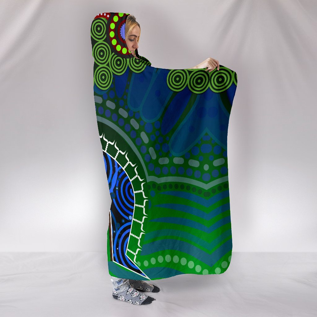 torres-strait-hooded-blanket-dhari-and-dot-patterns