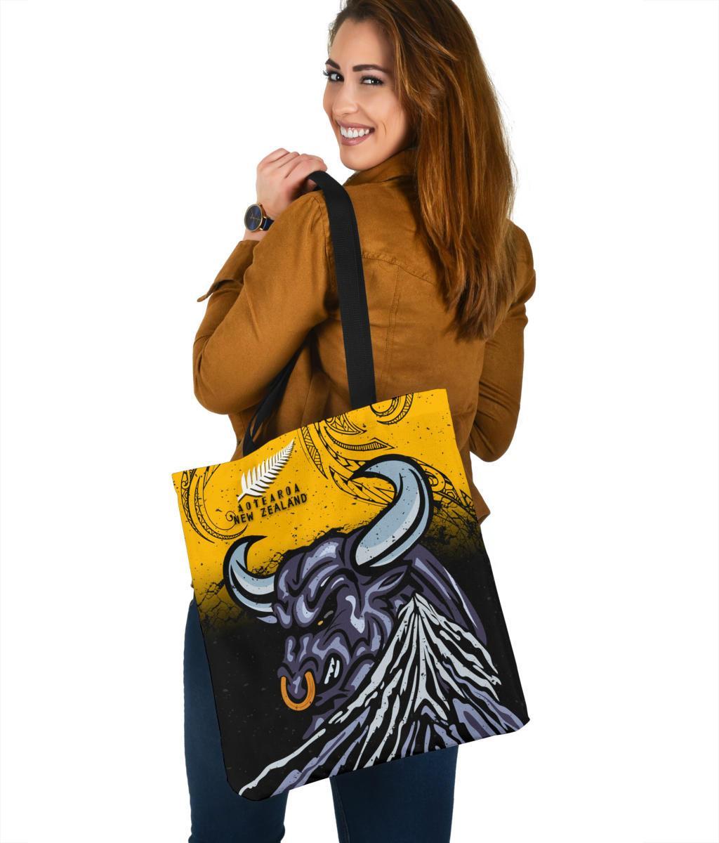 new-zealand-maori-tote-bag-taranaki-bull