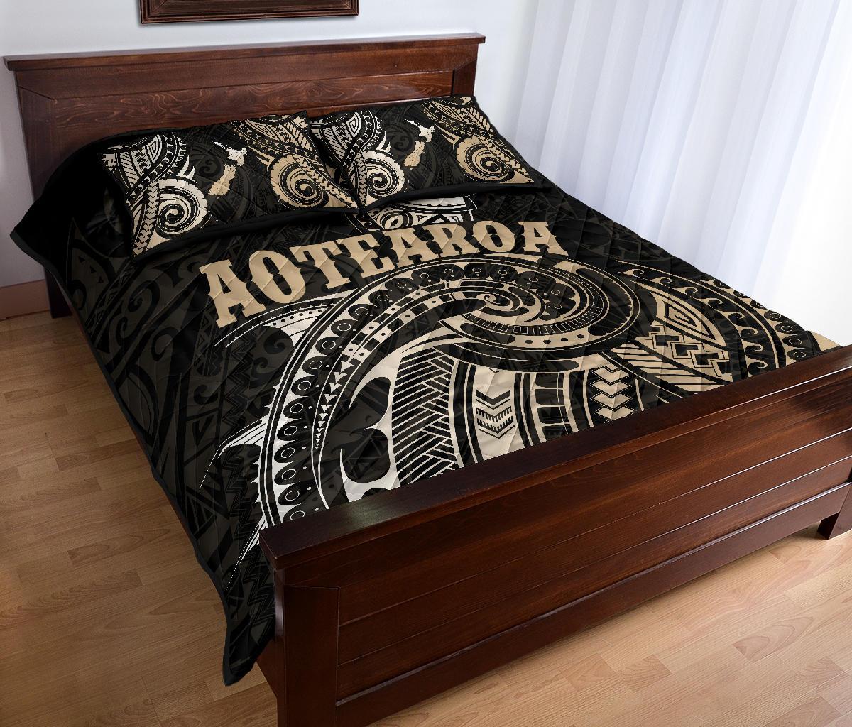 Maori Tattoo With Map New Zealand Quilt Bed Set - Vibe Hoodie Shop