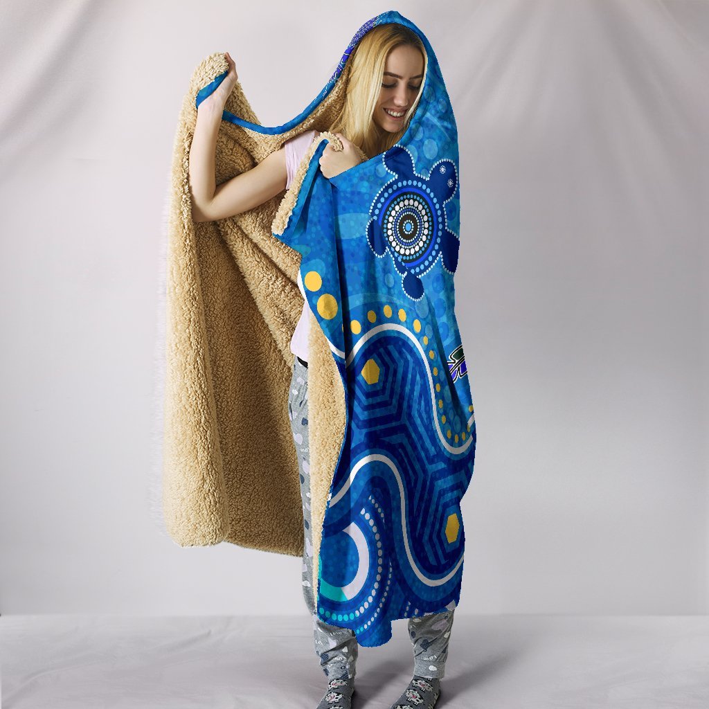 torres-strait-hooded-blanket-dhari-and-turtle