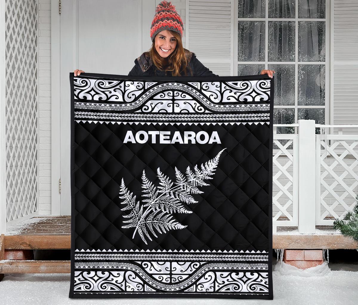 Aotearoa New Zealand Maori Premium Quilt Silver Fern - White - Vibe Hoodie Shop