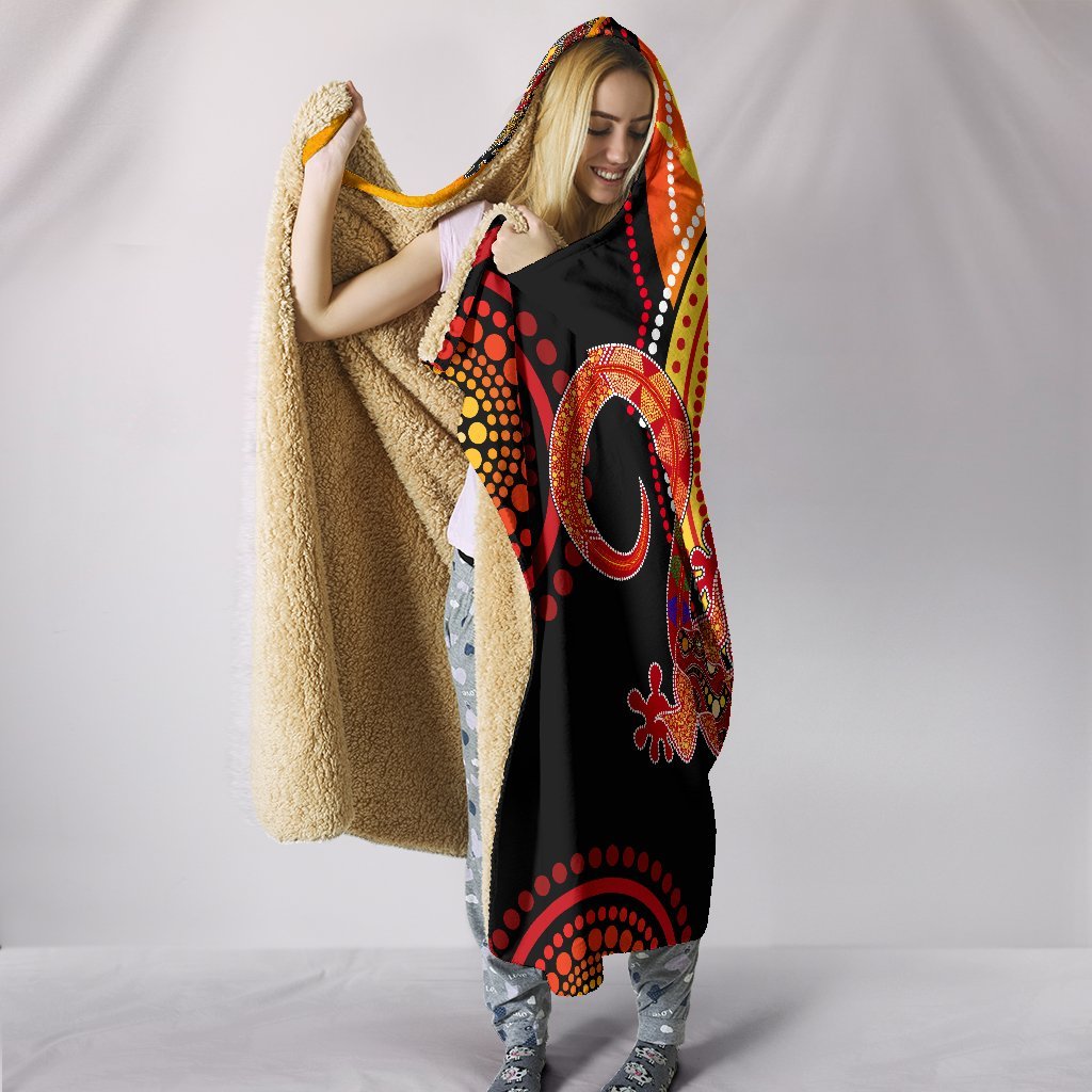 aboriginal-hooded-blanket-couple-aboriginal-lizards