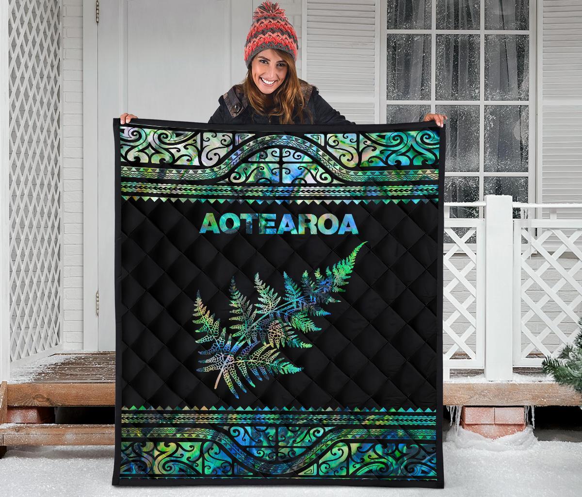 Aotearoa New Zealand Maori Premium Quilt Silver Fern - Paua Shell - Vibe Hoodie Shop