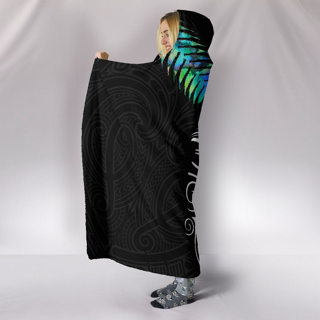 new-zealand-maori-moko-hooded-blanket-paua-shell