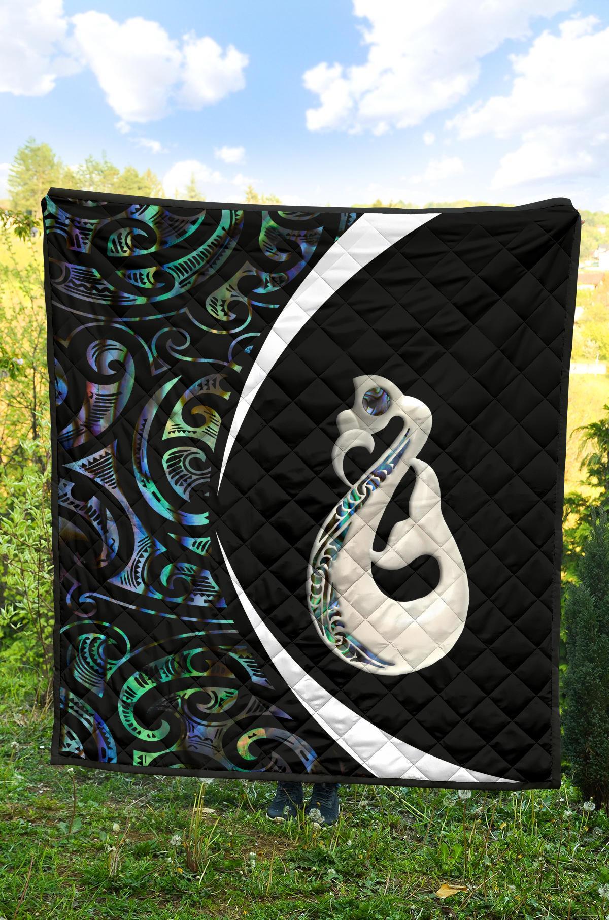 New Zealand Maori Manaia Paua Shell Premium Quilt - Circle Style - Vibe Hoodie Shop