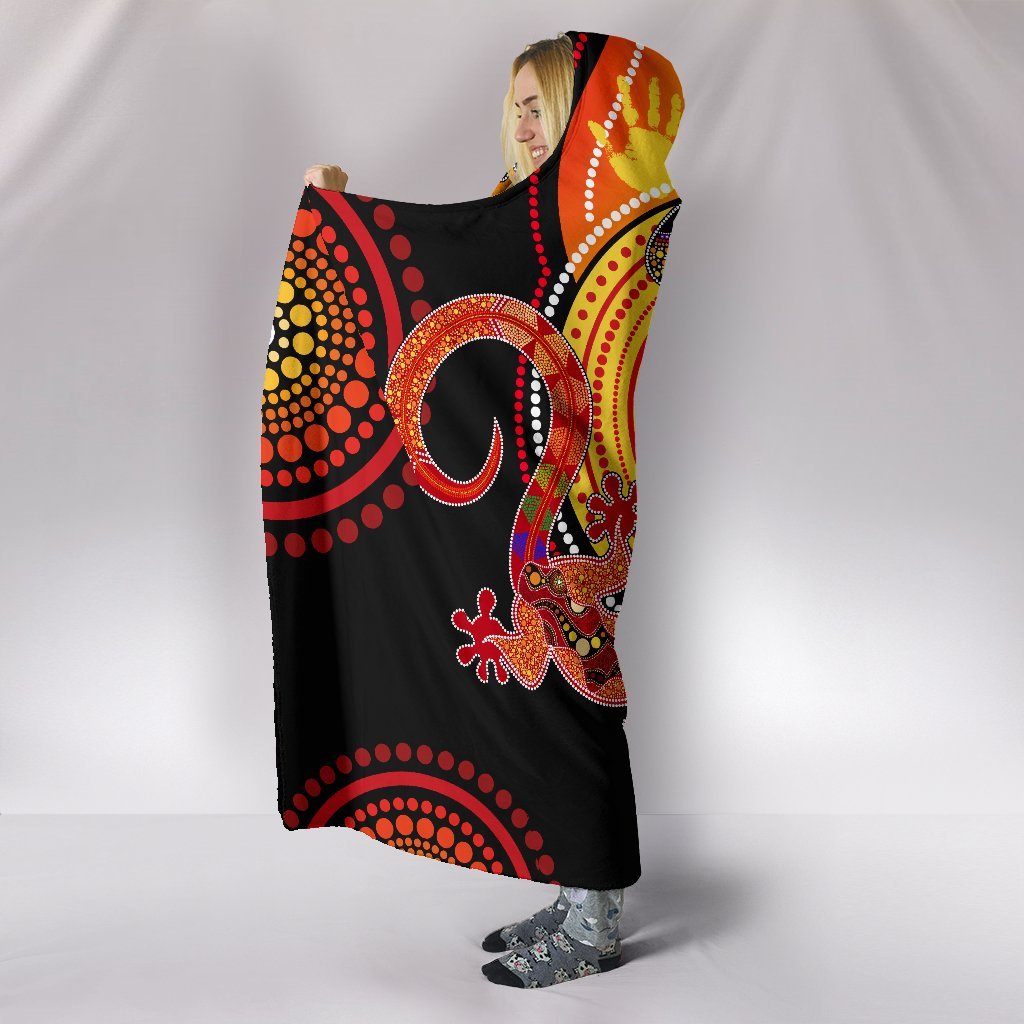 aboriginal-hooded-blanket-couple-aboriginal-lizards