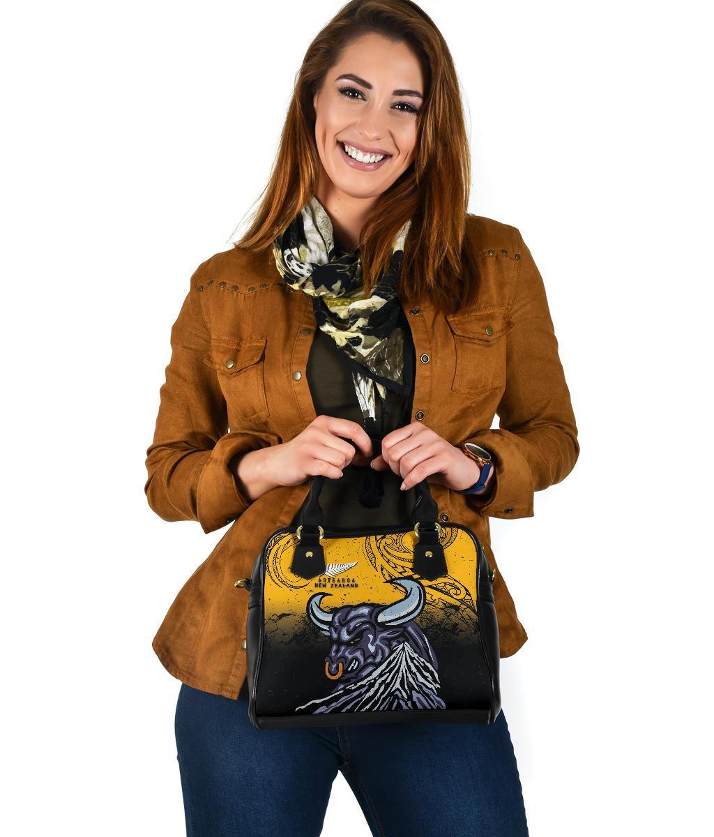 New Zealand Maori Shoulder Handbag Taranaki Bull - Vibe Hoodie Shop