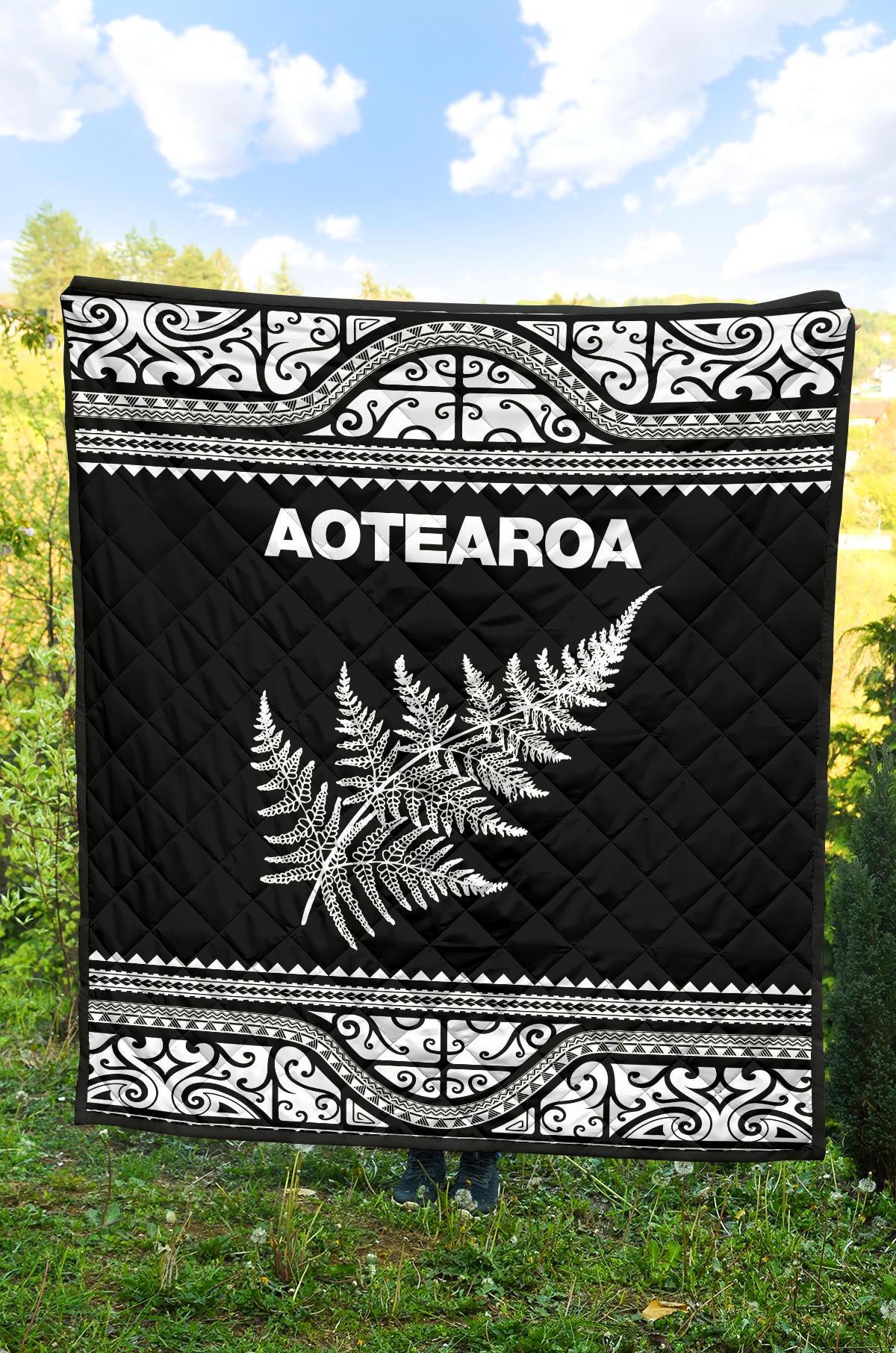 Aotearoa New Zealand Maori Premium Quilt Silver Fern - White - Vibe Hoodie Shop