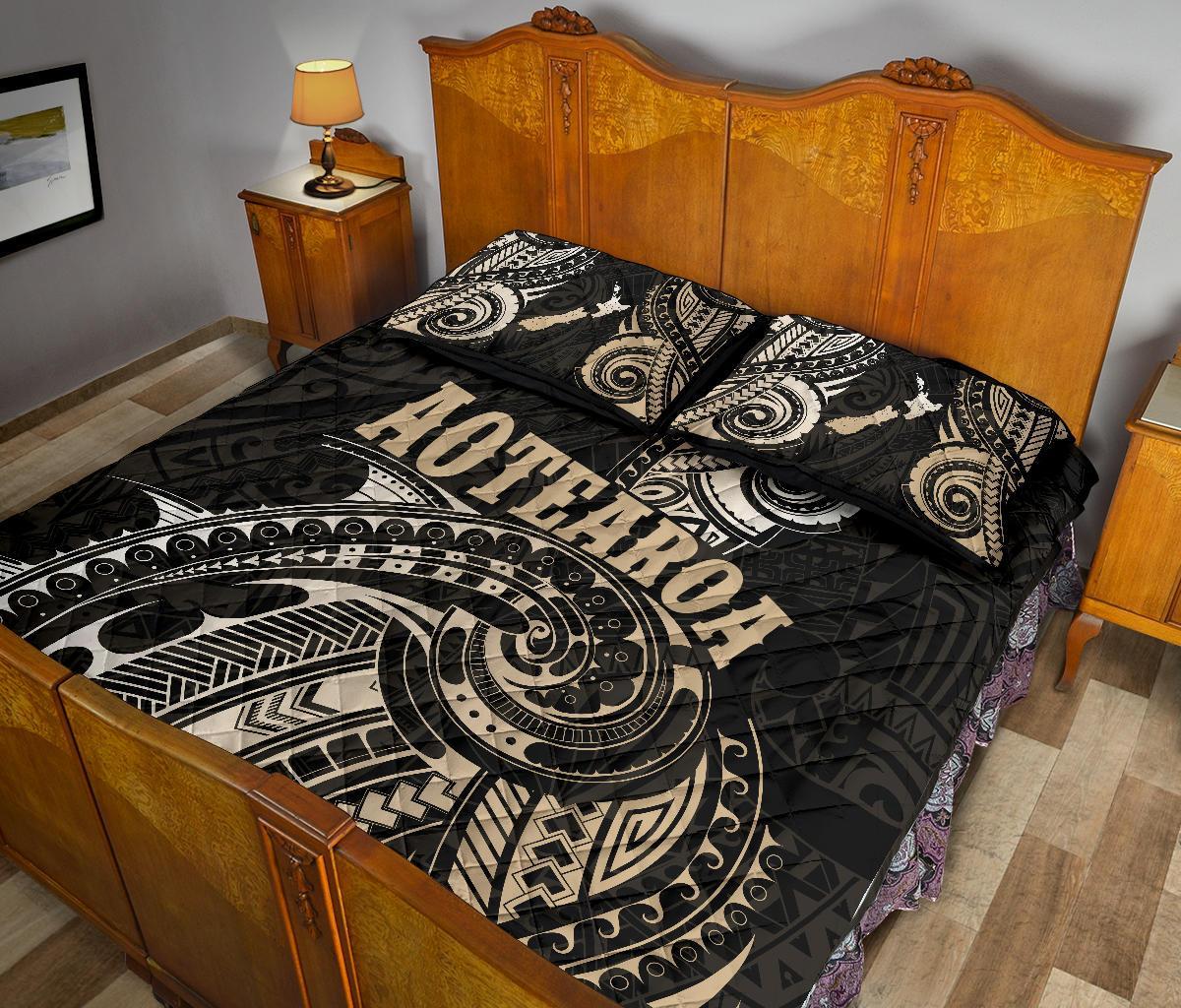 Maori Tattoo With Map New Zealand Quilt Bed Set - Vibe Hoodie Shop