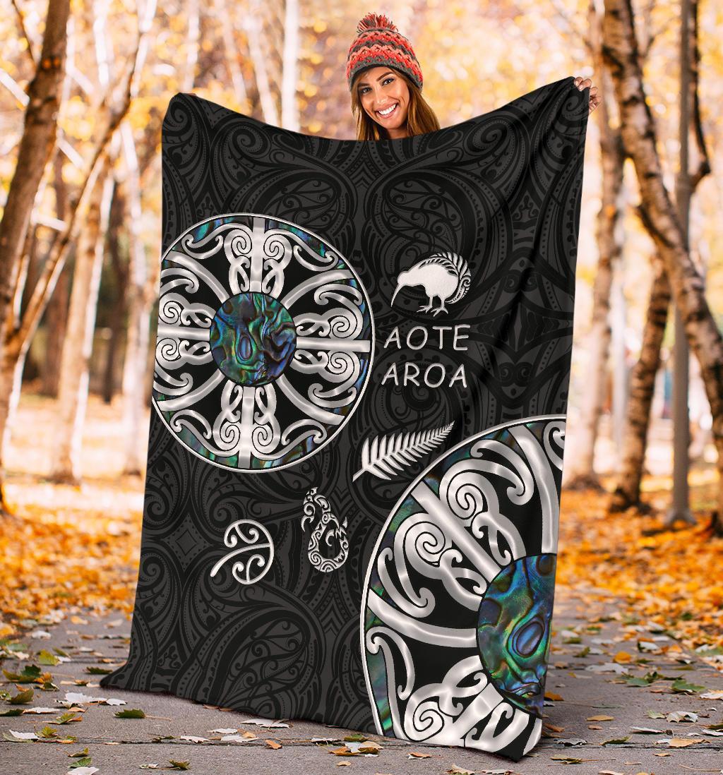 New Zealand Aotearoa Premium Blanket, Maori Mangopare Paua Shell - Vibe Hoodie Shop