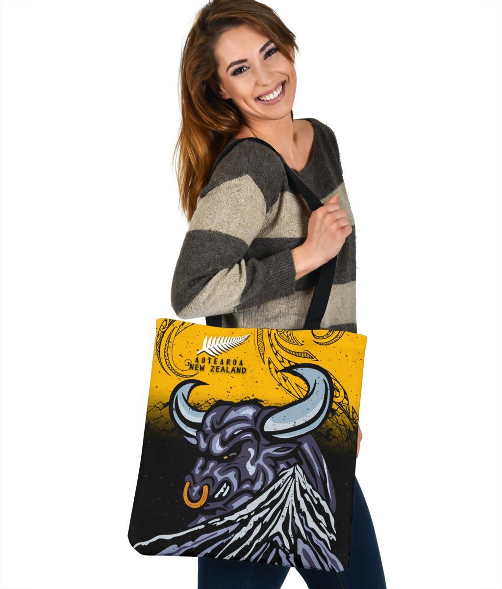 new-zealand-maori-tote-bag-taranaki-bull