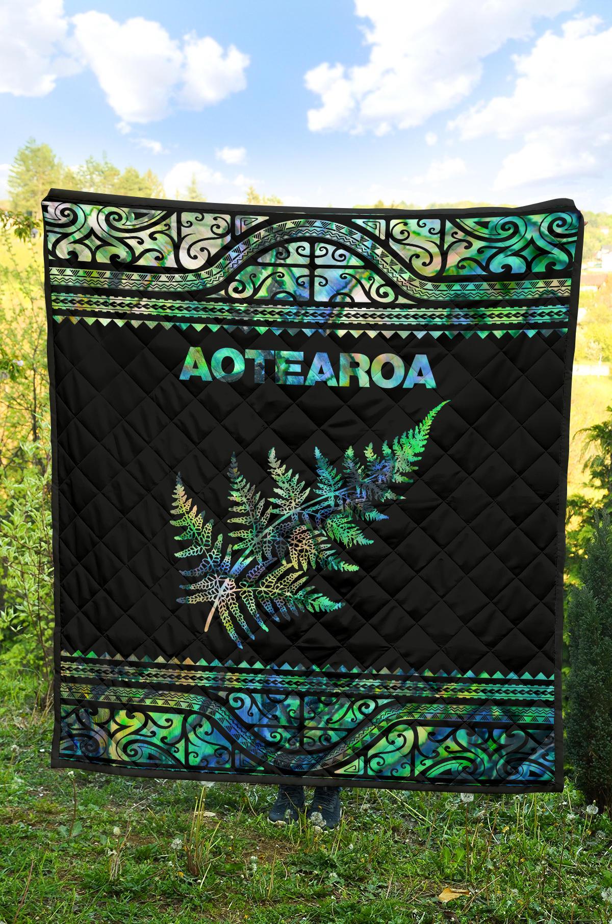 Aotearoa New Zealand Maori Premium Quilt Silver Fern - Paua Shell - Vibe Hoodie Shop