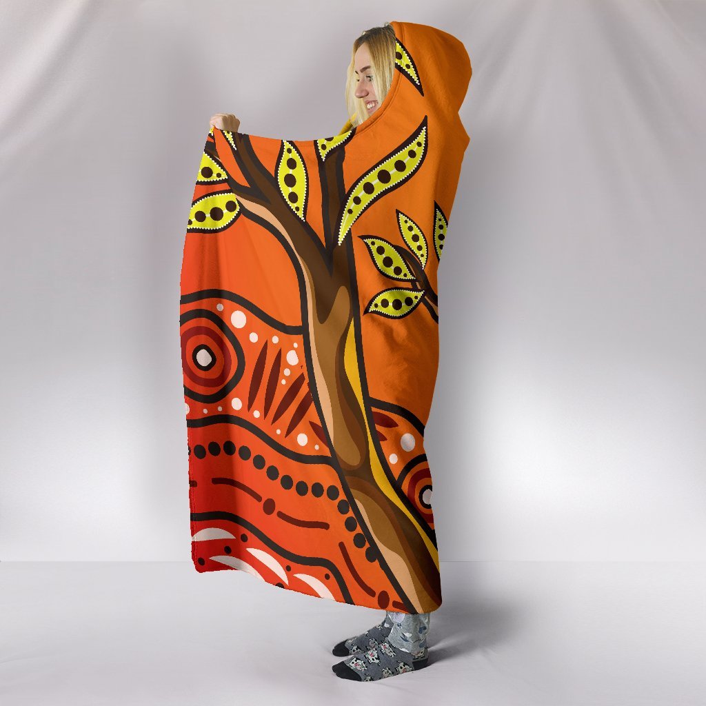 aboriginal-hooded-blanket-tree-on-the-hill