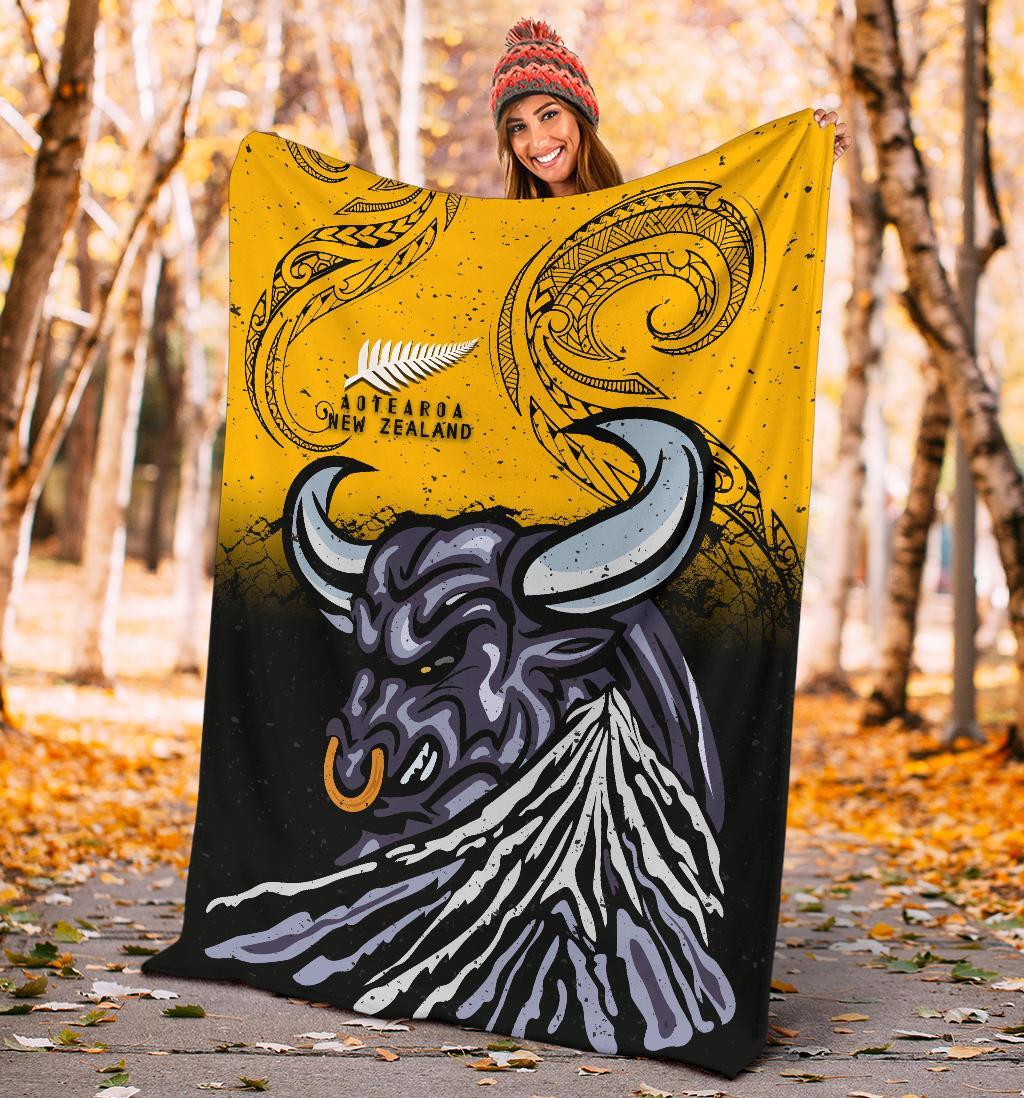 New Zealand Maori Premium Blanket Taranaki Bull - Vibe Hoodie Shop