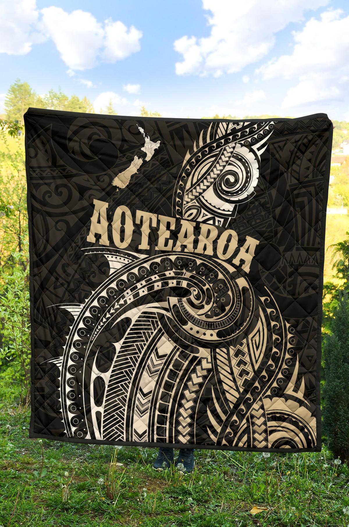 Maori Tattoo With Map New Zealand Premium Quilt - Vibe Hoodie Shop