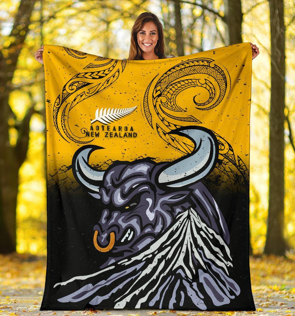 New Zealand Maori Premium Blanket Taranaki Bull - Vibe Hoodie Shop