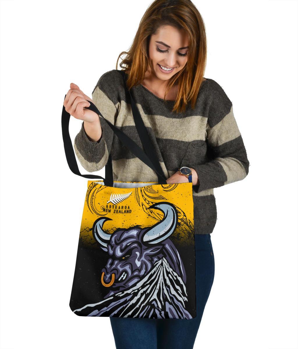 new-zealand-maori-tote-bag-taranaki-bull