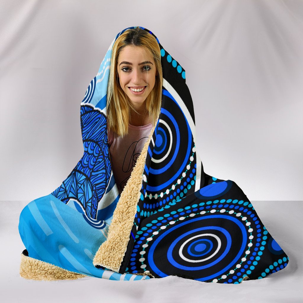 aboriginal-hooded-blanket-dolphin-and-aboriginal-dot-patterns