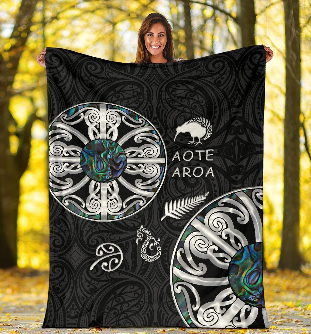 New Zealand Aotearoa Premium Blanket, Maori Mangopare Paua Shell - Vibe Hoodie Shop