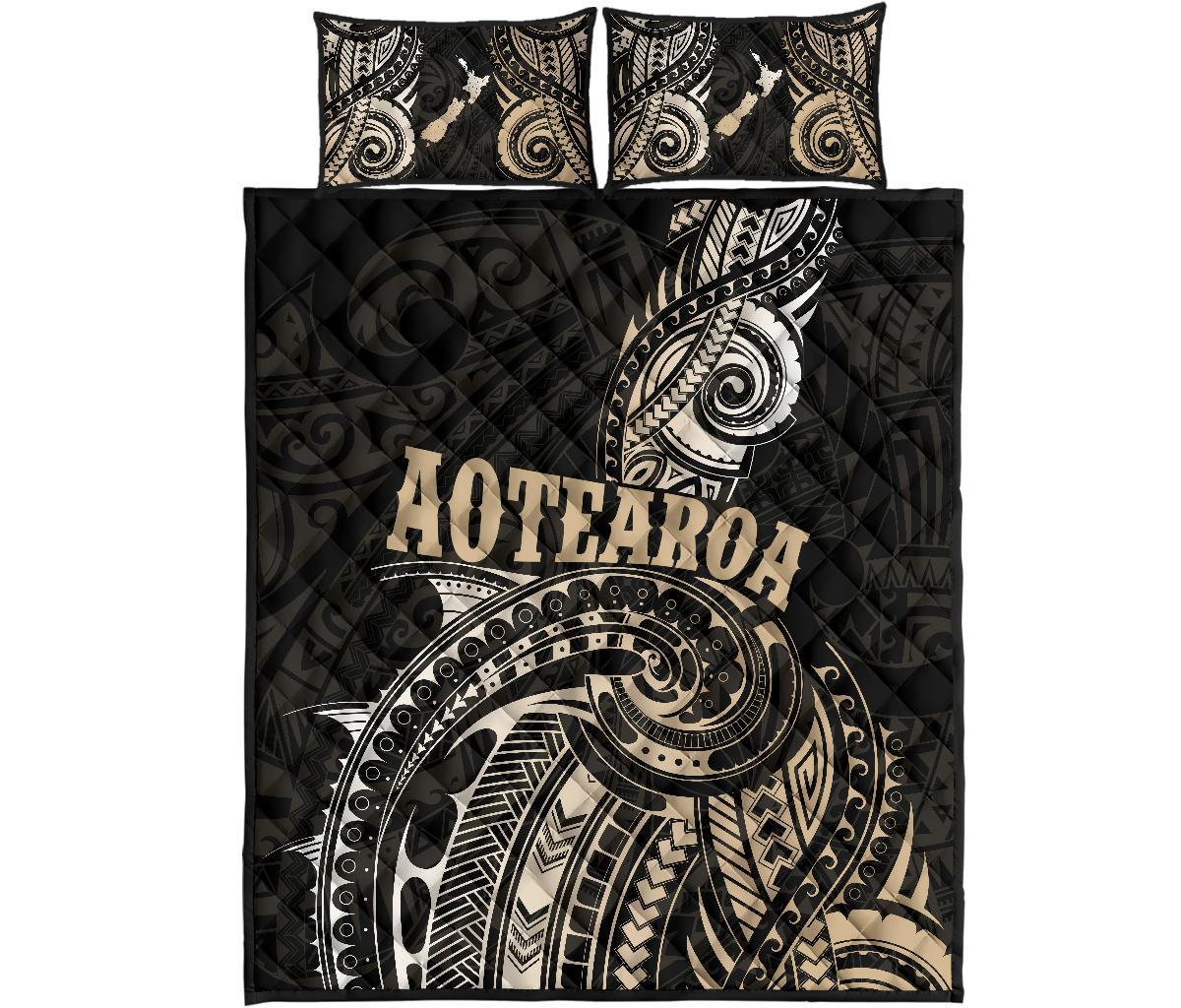 Maori Tattoo With Map New Zealand Quilt Bed Set - Vibe Hoodie Shop