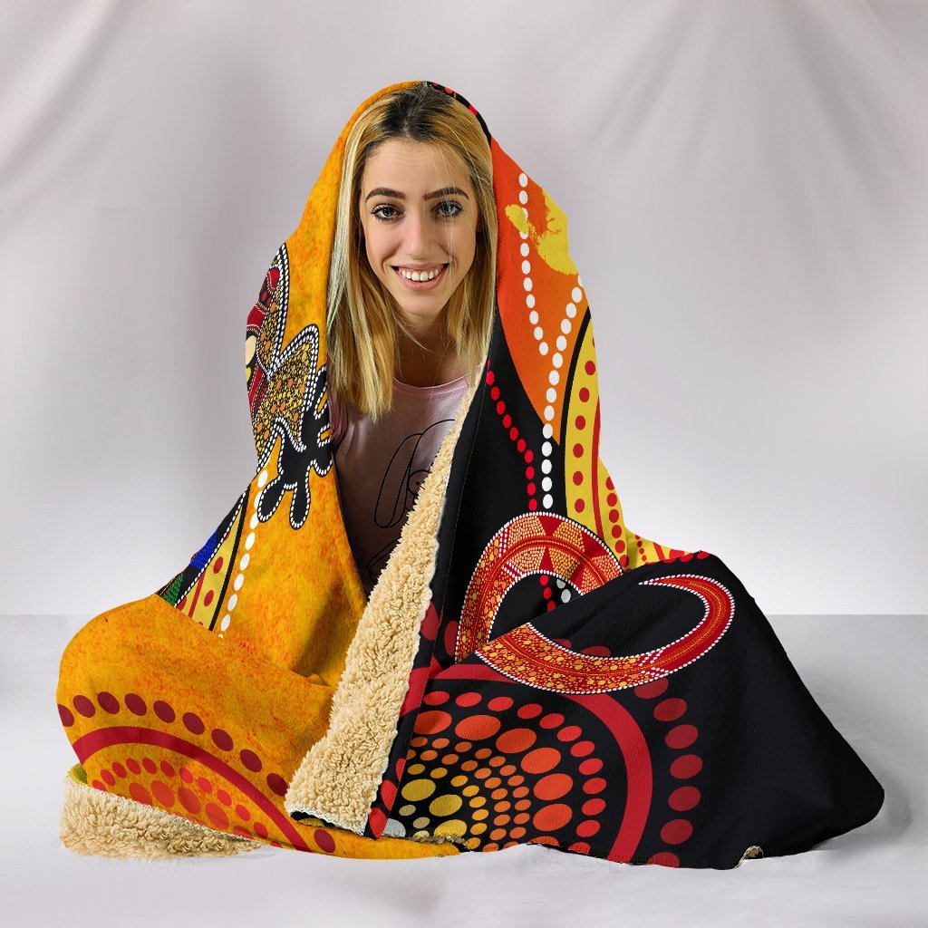 aboriginal-hooded-blanket-couple-aboriginal-lizards