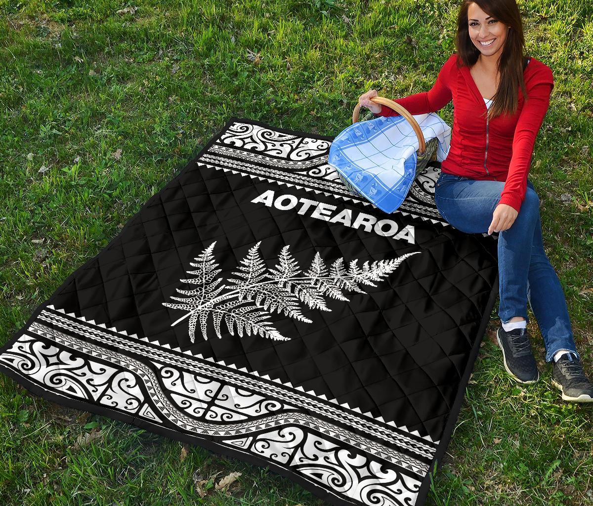 Aotearoa New Zealand Maori Premium Quilt Silver Fern - White - Vibe Hoodie Shop