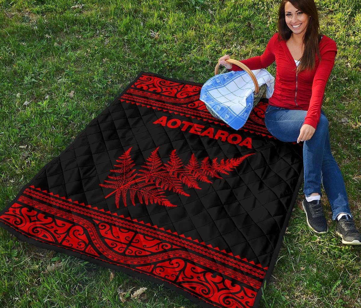 Aotearoa New Zealand Maori Premium Quilt Silver Fern - Red - Vibe Hoodie Shop