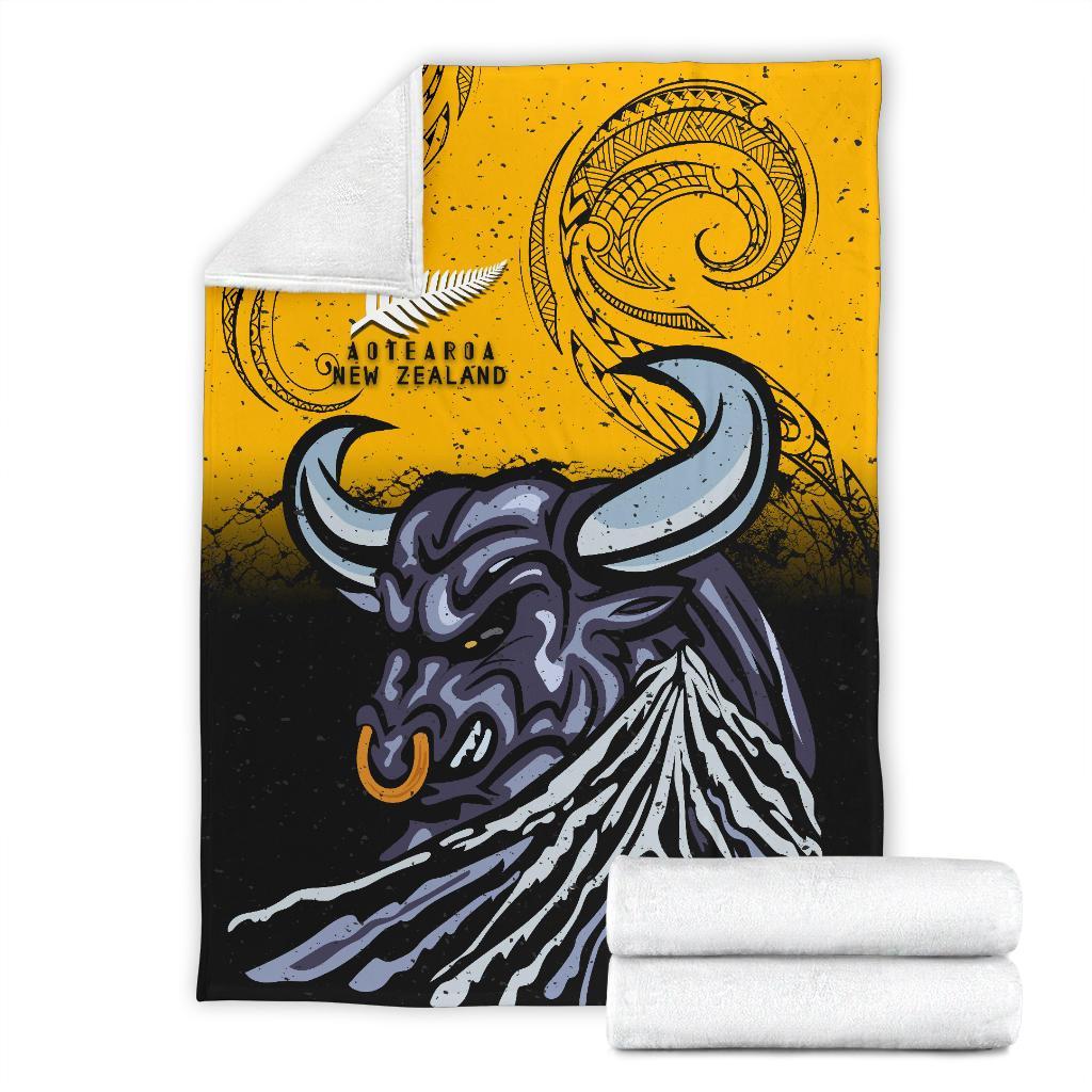 New Zealand Maori Premium Blanket Taranaki Bull - Vibe Hoodie Shop