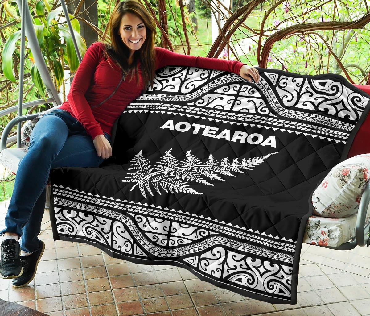 Aotearoa New Zealand Maori Premium Quilt Silver Fern - White - Vibe Hoodie Shop