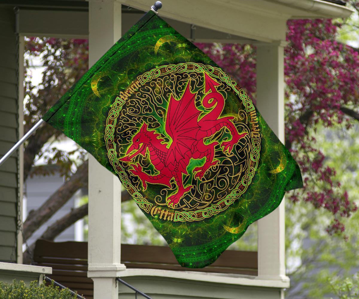 Celtic Flag - Wales Cymru With Celtic Tree (Green) - Vibe Hoodie Shop