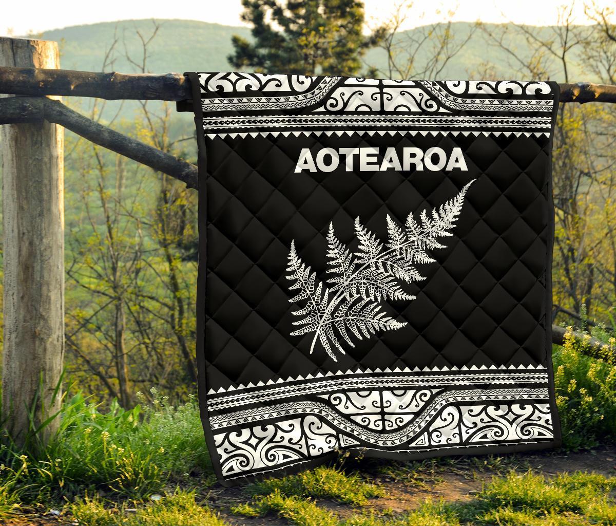 Aotearoa New Zealand Maori Premium Quilt Silver Fern - White - Vibe Hoodie Shop