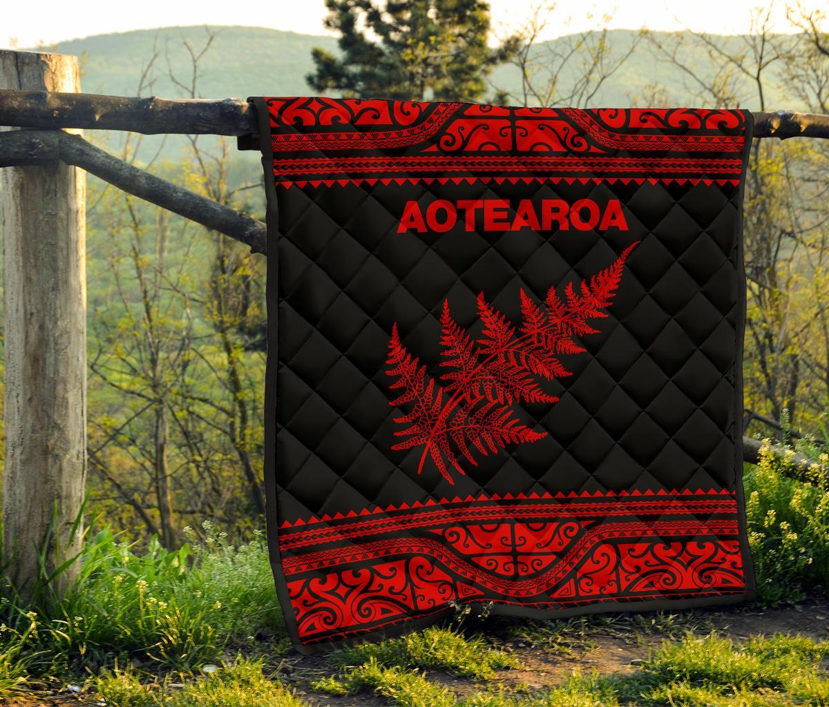 Aotearoa New Zealand Maori Premium Quilt Silver Fern - Red - Vibe Hoodie Shop