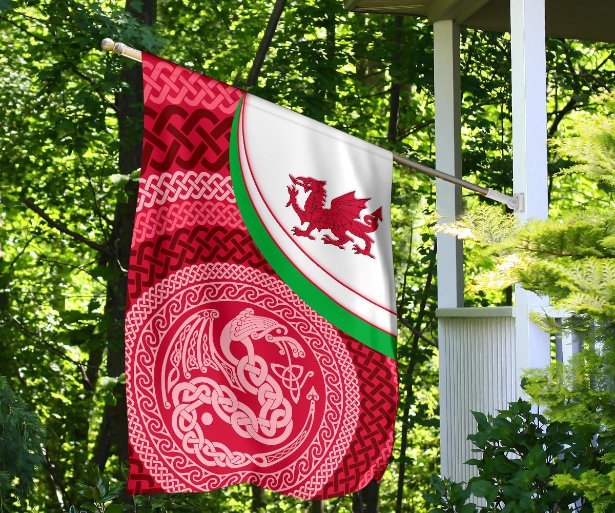 Wales Celtic Flag - Welsh Cymru Dragon With Celtic Knot - Vibe Hoodie Shop