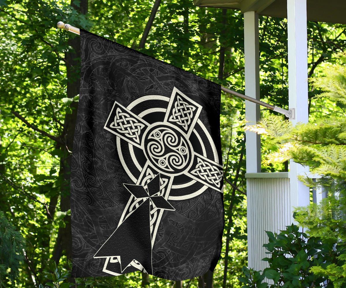 Brittany Celtic Flag - Celtic Cross and Stoat Ermine Skew Style - Vibe Hoodie Shop